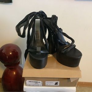 Lishan black sandal